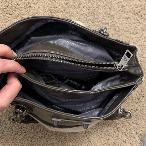 VeraWang Tan Quilted Purse with many pockets - Picture 5 of 8